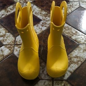 Crocs yellow rain rubber pull on boots size 3